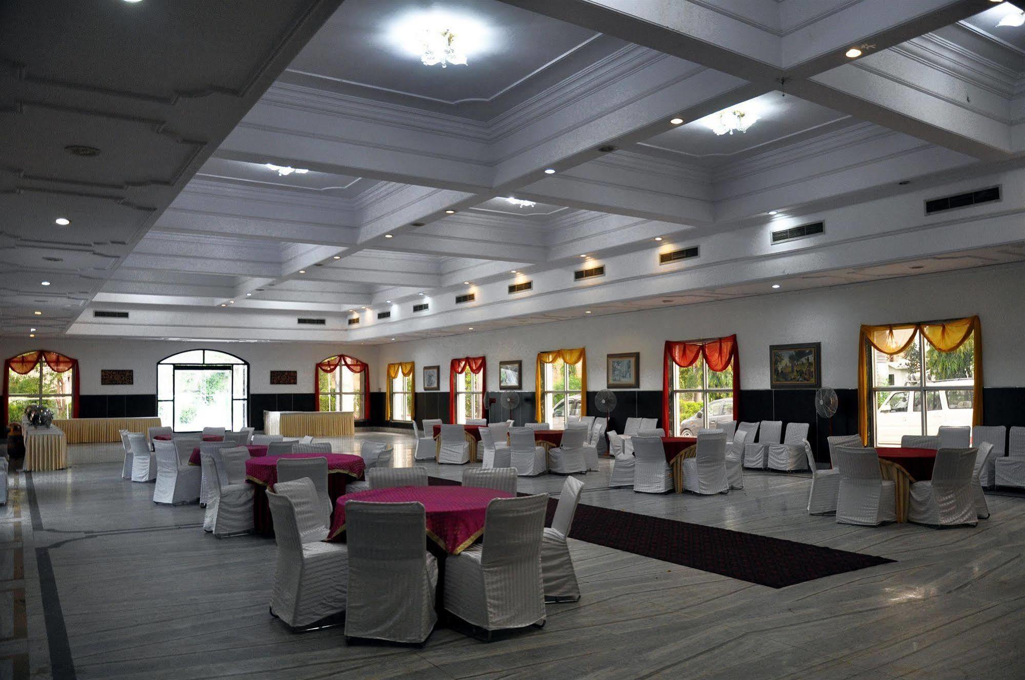 Goverdhan Palace 马图拉 餐厅 照片